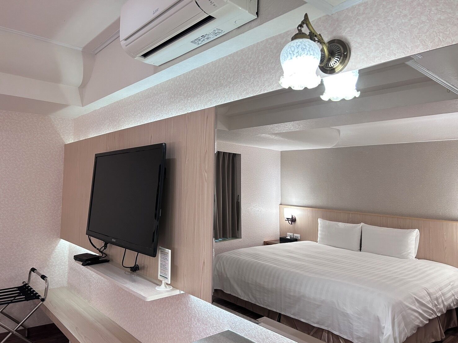 basic double room, 1 double bed | premium bedding, down duvets, desk, laptop workspace