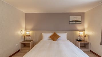 Habitación estándar doble, 1 cama doble | Ropa de cama de alta calidad, edredones de plumas, escritorio