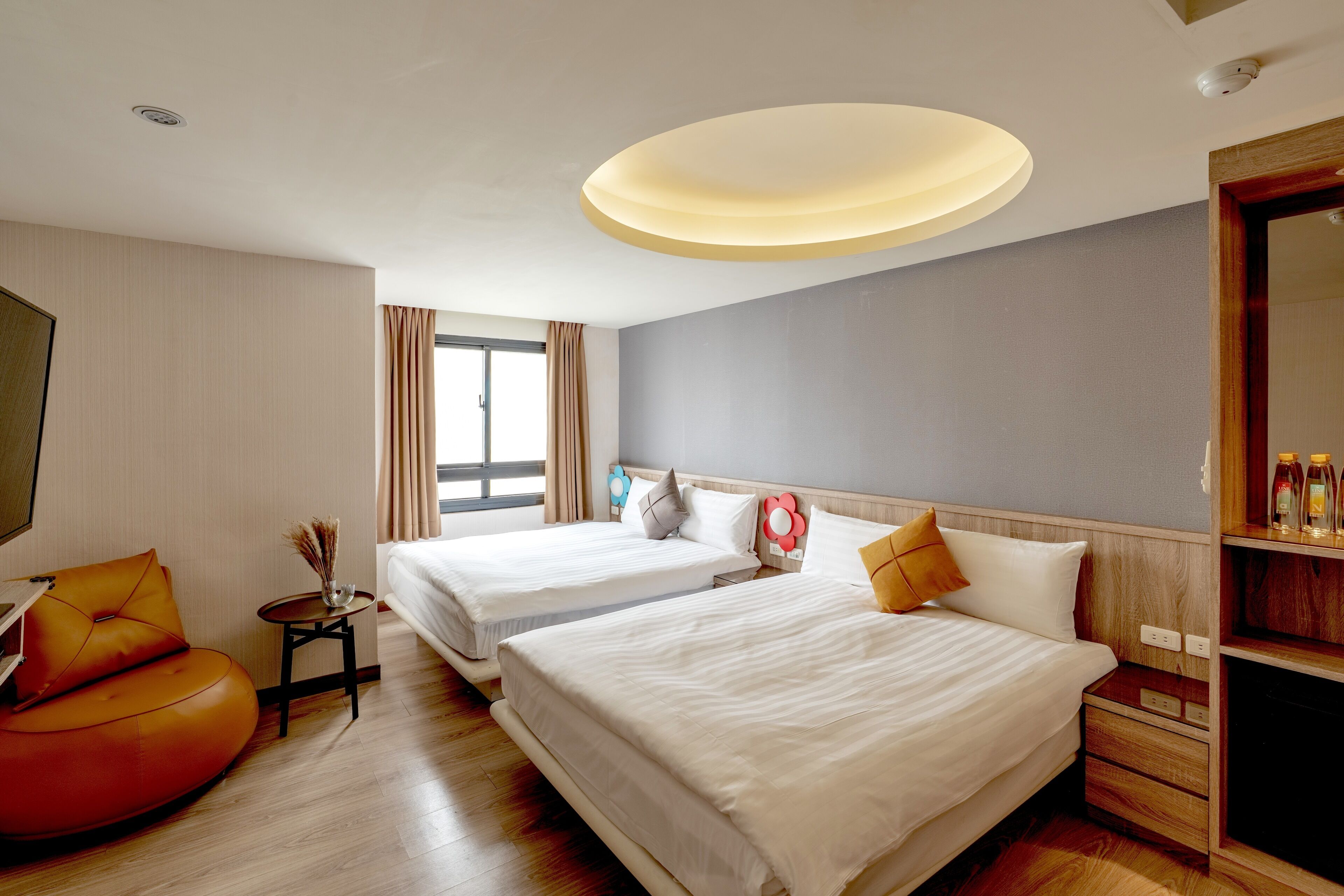 Premium bedding, down duvets, desk, laptop workspace