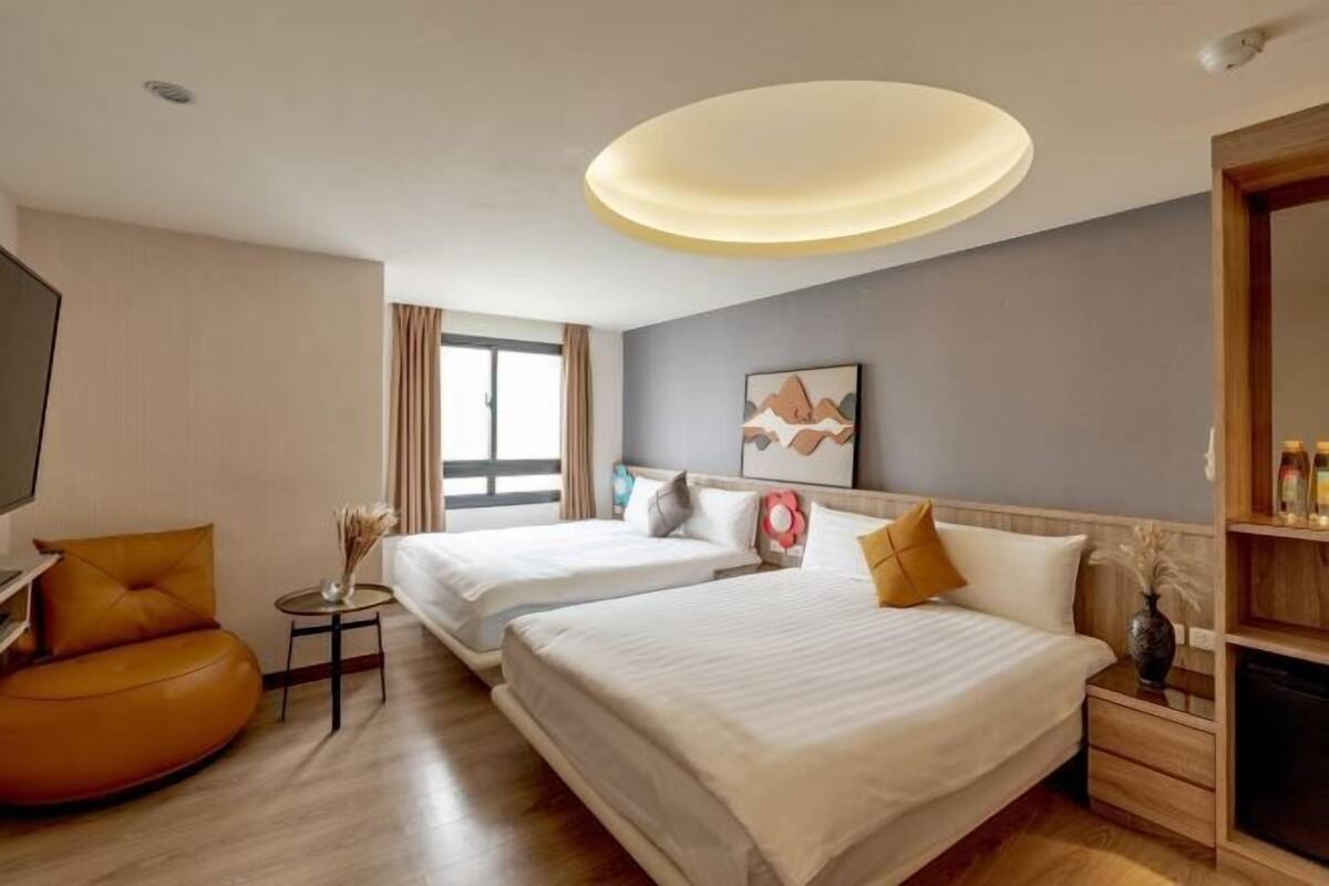 Ropa de cama de alta calidad, cubrecamas y escritorio