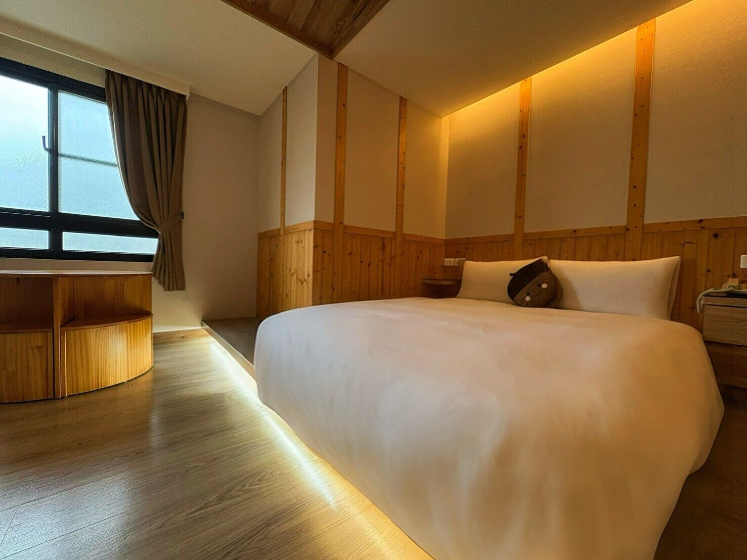 basic double room, 1 double bed | premium bedding, down duvets, desk, laptop workspace