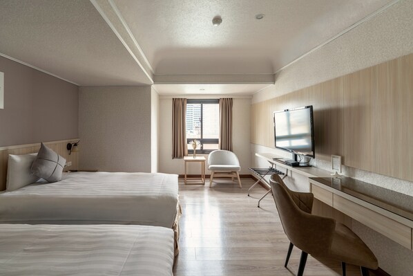 Standard Twin Room, 2 Twin Beds | Premium bedding, down comforters, desk, laptop workspace