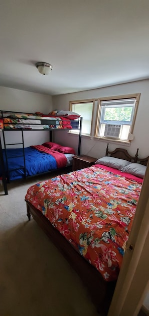 5 slaapkamers, een strijkplank/strijkijzer, gratis wifi, beddengoed