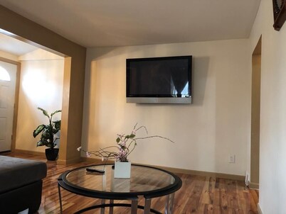 Spacious Detroit retreat near Henry Ford Museum 16 min drive