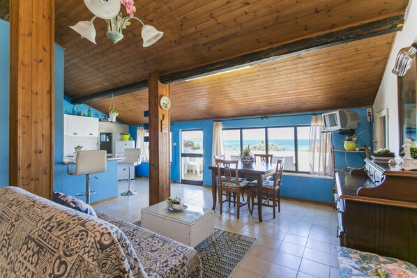 Interior - Buen Retiro · Seafront apartment in Sa Rocca Tunda (Sa Rocca Tunda, San Vero Milis)