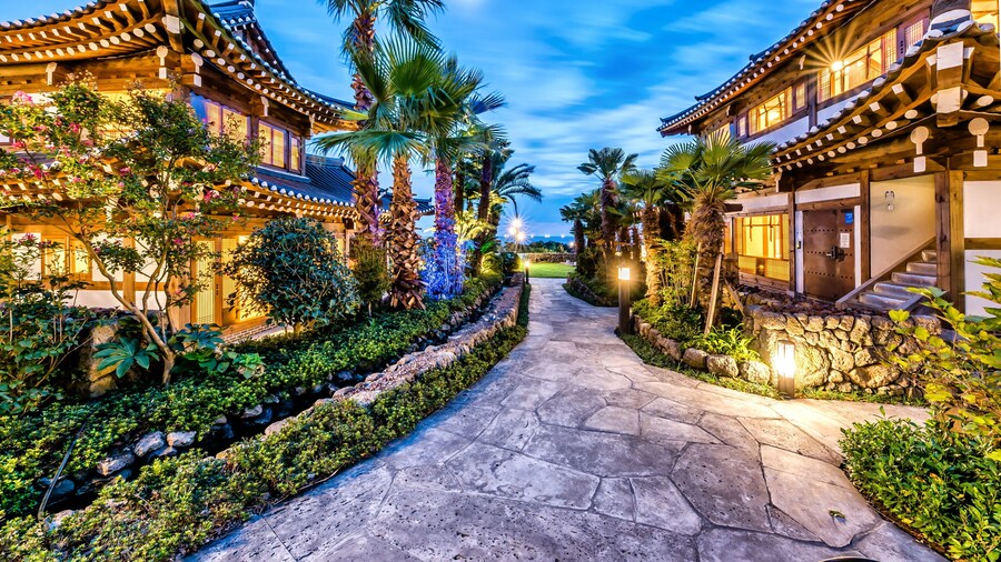 Jeju Hanok Hotel Hallagung