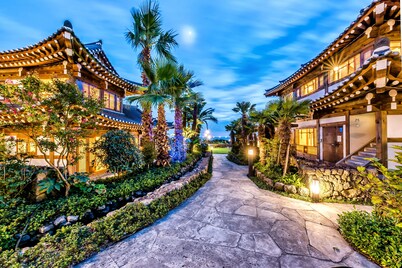 Jeju Hanok Hotel Hallagung
