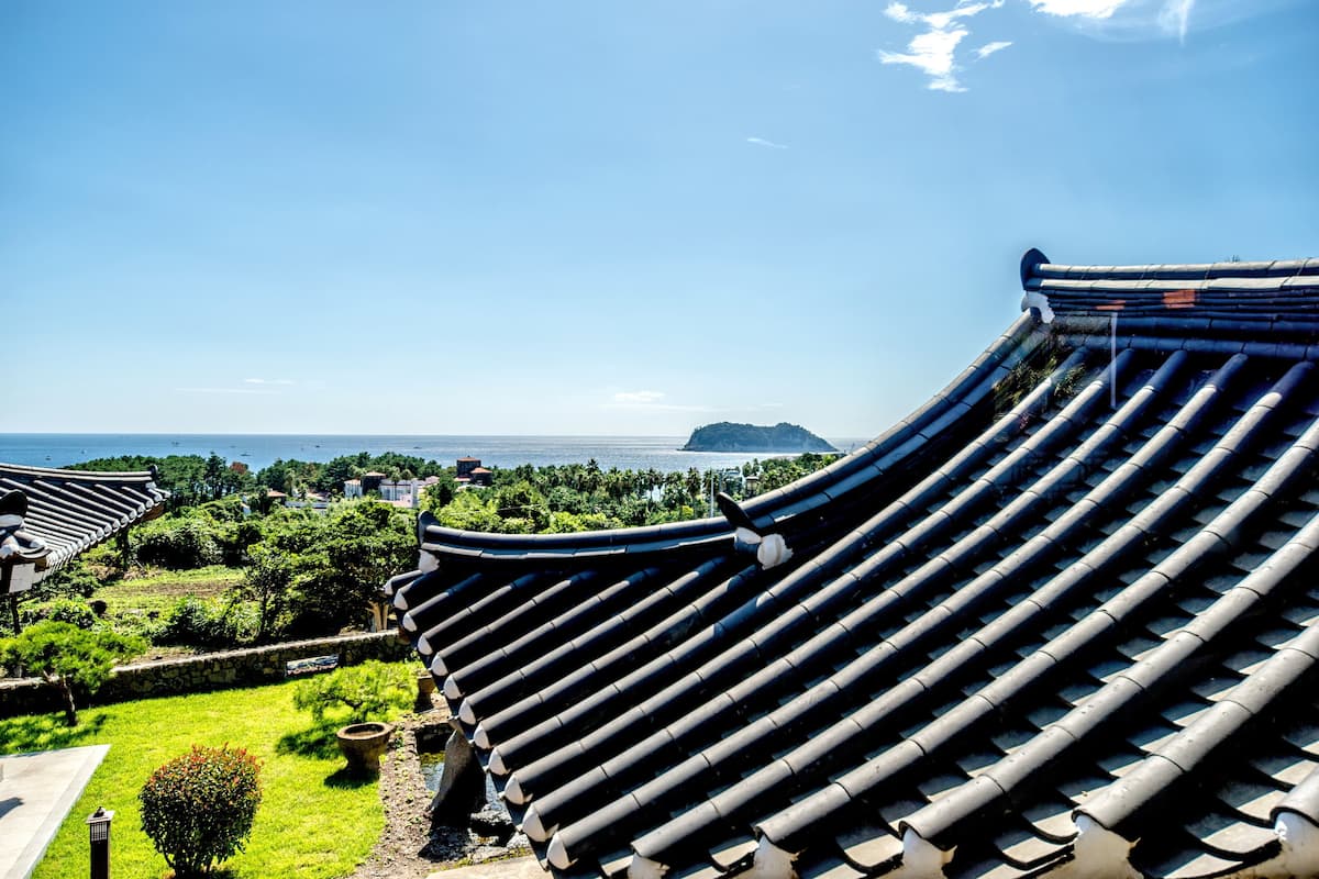 Wol Hwa E (Hanok Building 2F) | Free WiFi, bed sheets
