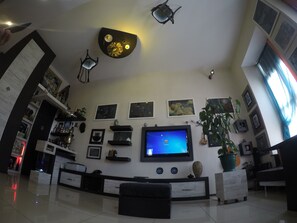 ทีวีจอแบน