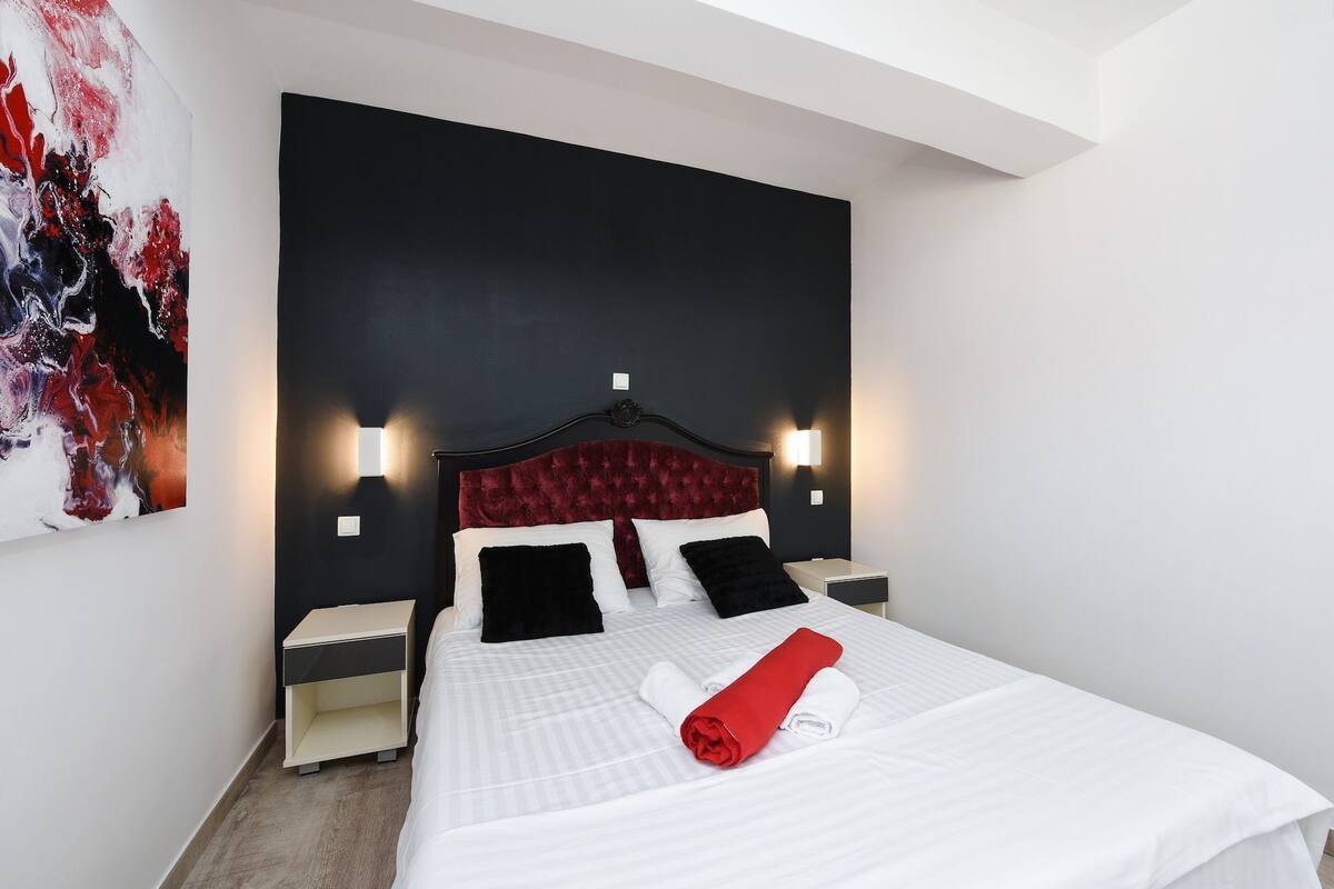 In-room safe, individually decorated, individually furnished, bed sheets