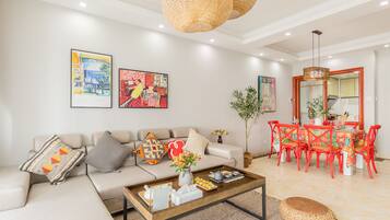 Apartment, 3 Schlafzimmer | Wohnzimmer | Flachbildfernseher