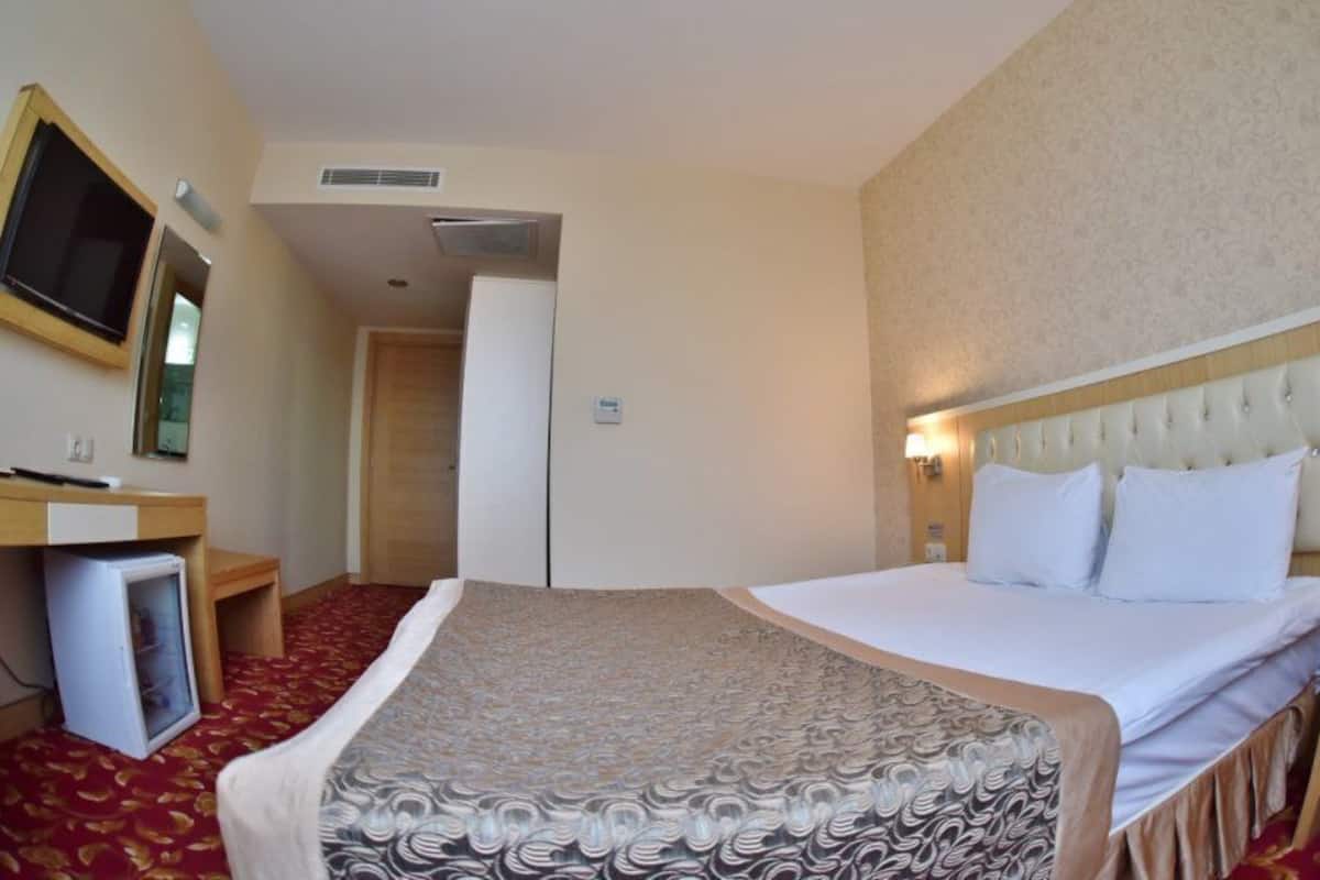 1 soverom, minibar, safe på rommet og skrivebord
