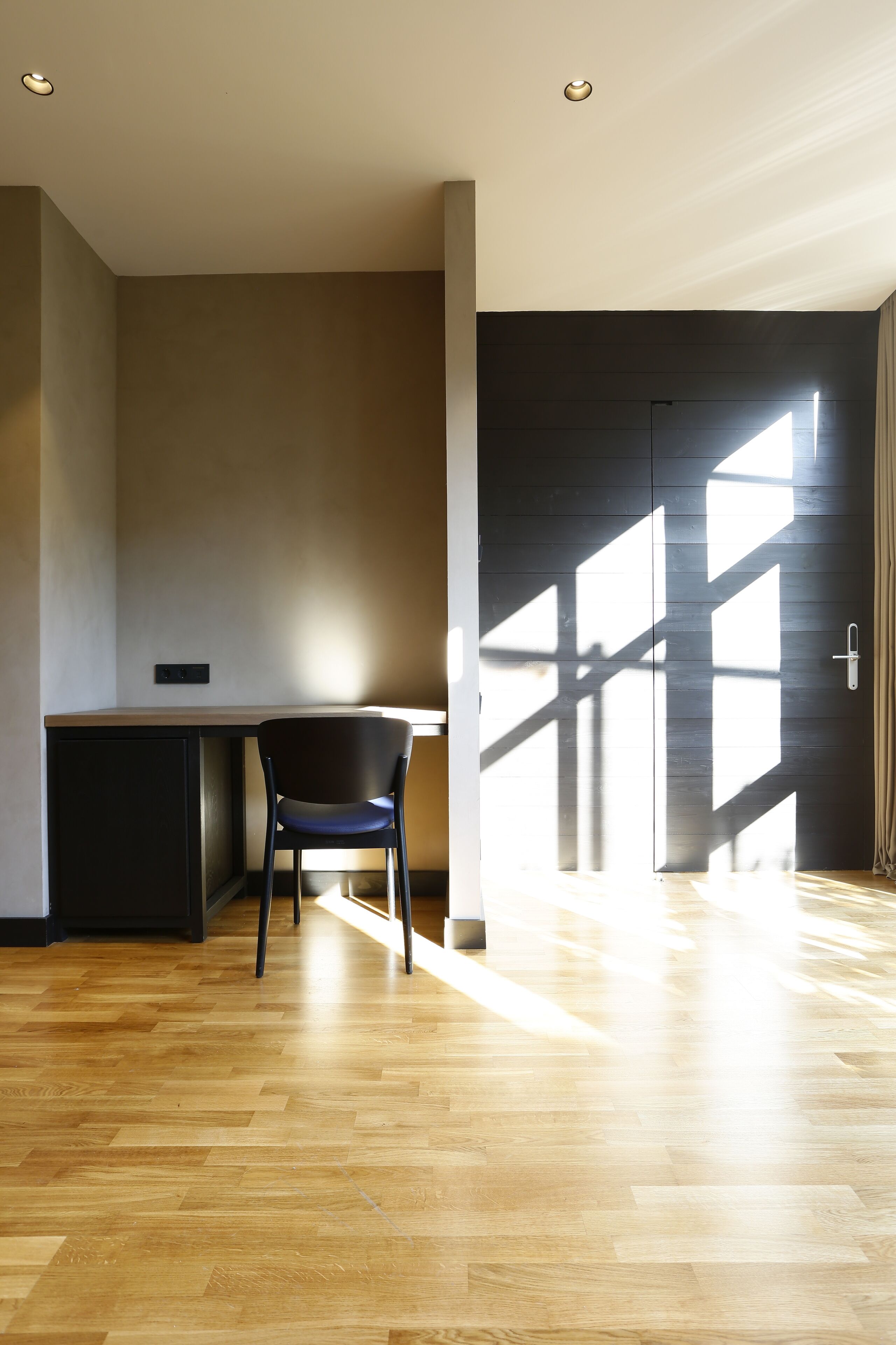 luxury duplex | living area | flat-screen tv