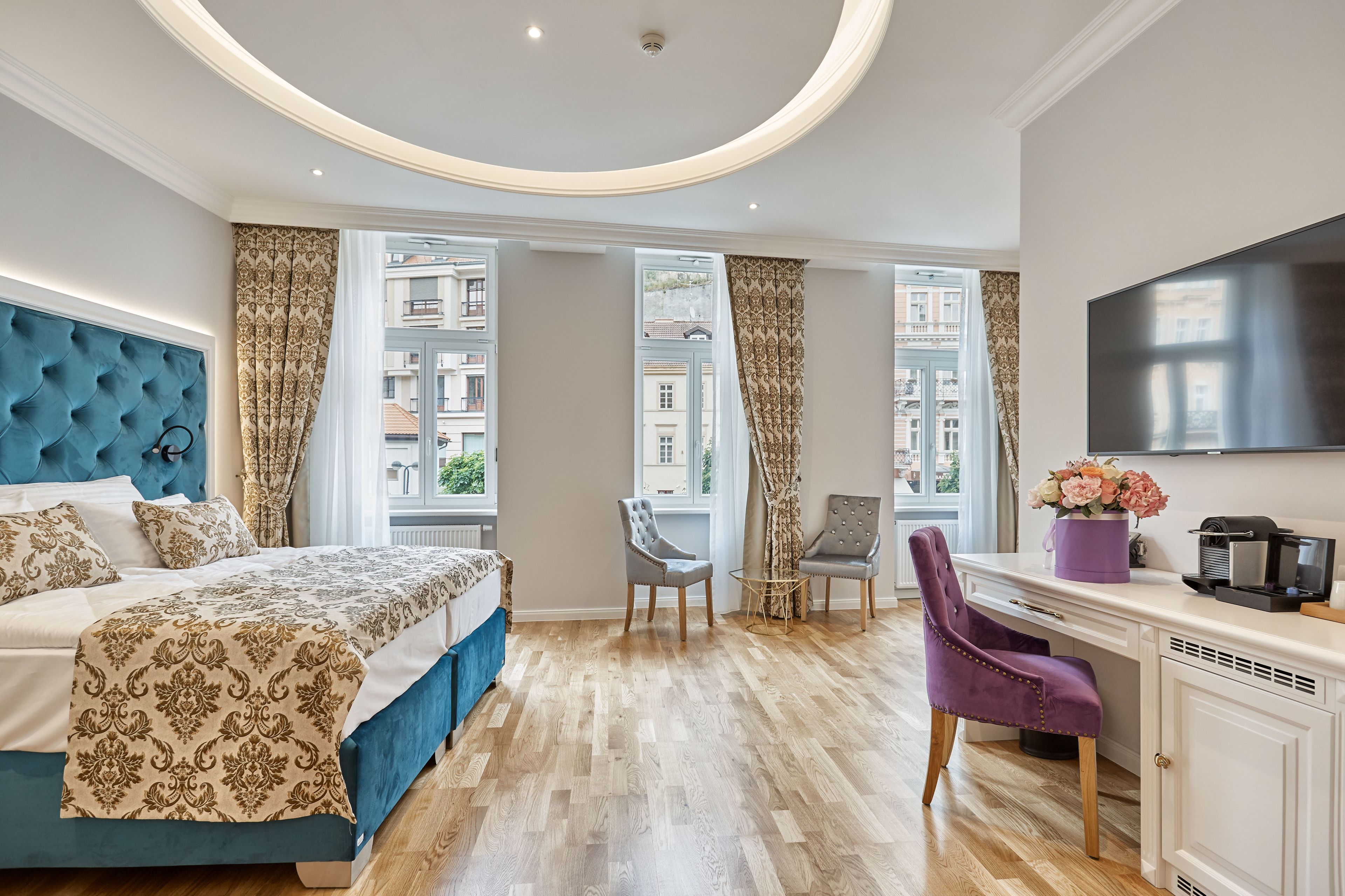 Quarto casal superluxo, 1 cama King, vista para o rio | Roupas de cama premium, camas com colchões pillow-top, frigobar