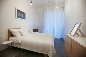 Design Apartment, 1 King Bed, Patio (3B) | 1 bedroom, blackout drapes, soundproofing, iron/ironing board