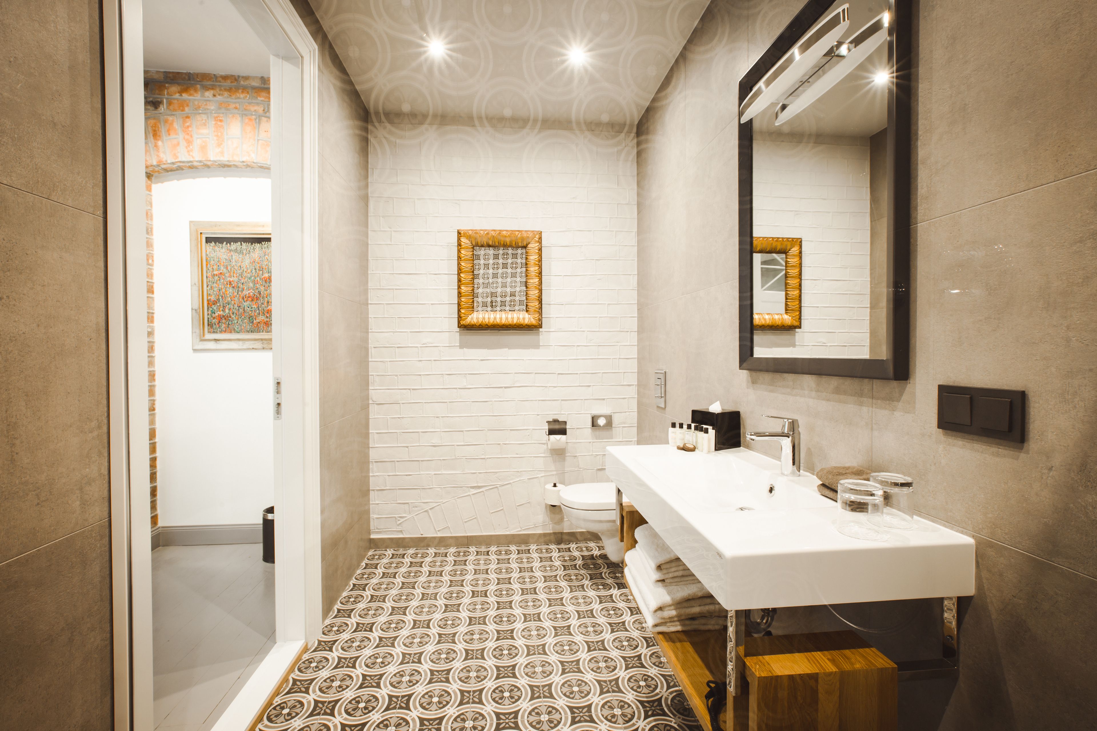 classic double or twin room | minibar, in-room safe, individually decorated, individually furnished