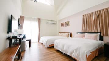 Colchones con pillow-top, escritorio y cortinas blackout