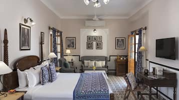 Minibar, coffres-forts dans les chambres, décoration personnalisée