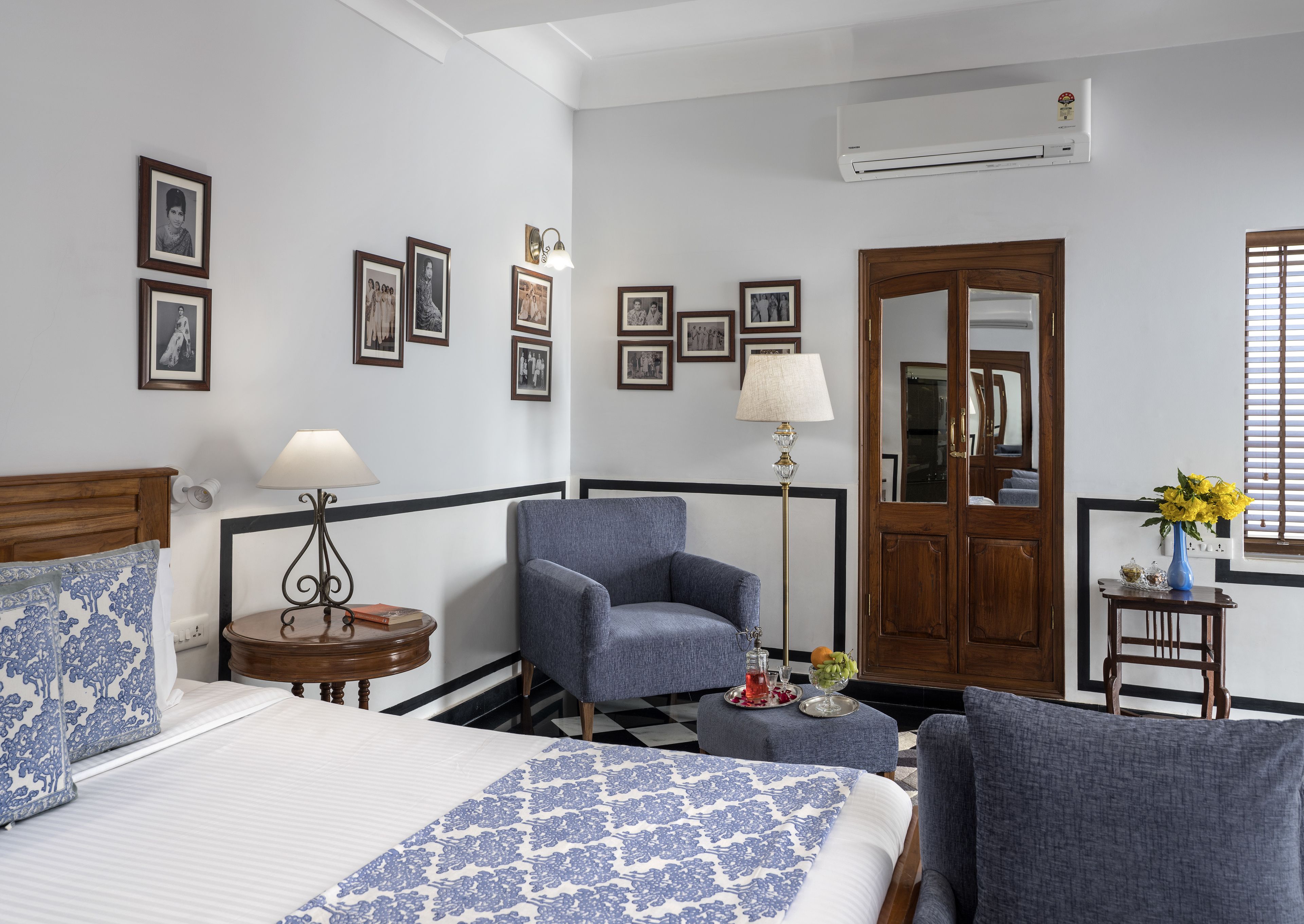 superior double room | minibar, in-room safe, individually decorated, individually furnished