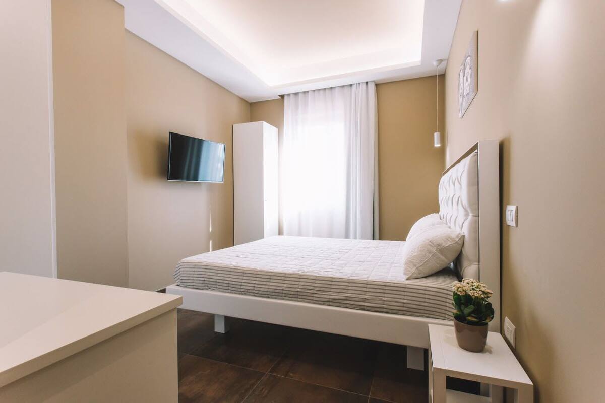 Double Room | Minibar (some free items), in-room safe, desk, soundproofing