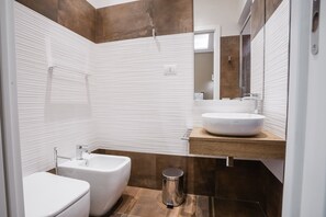 Free minibar items, in-room safe, desk, soundproofing - Club 57 Imperial Rooms (Cagliari)