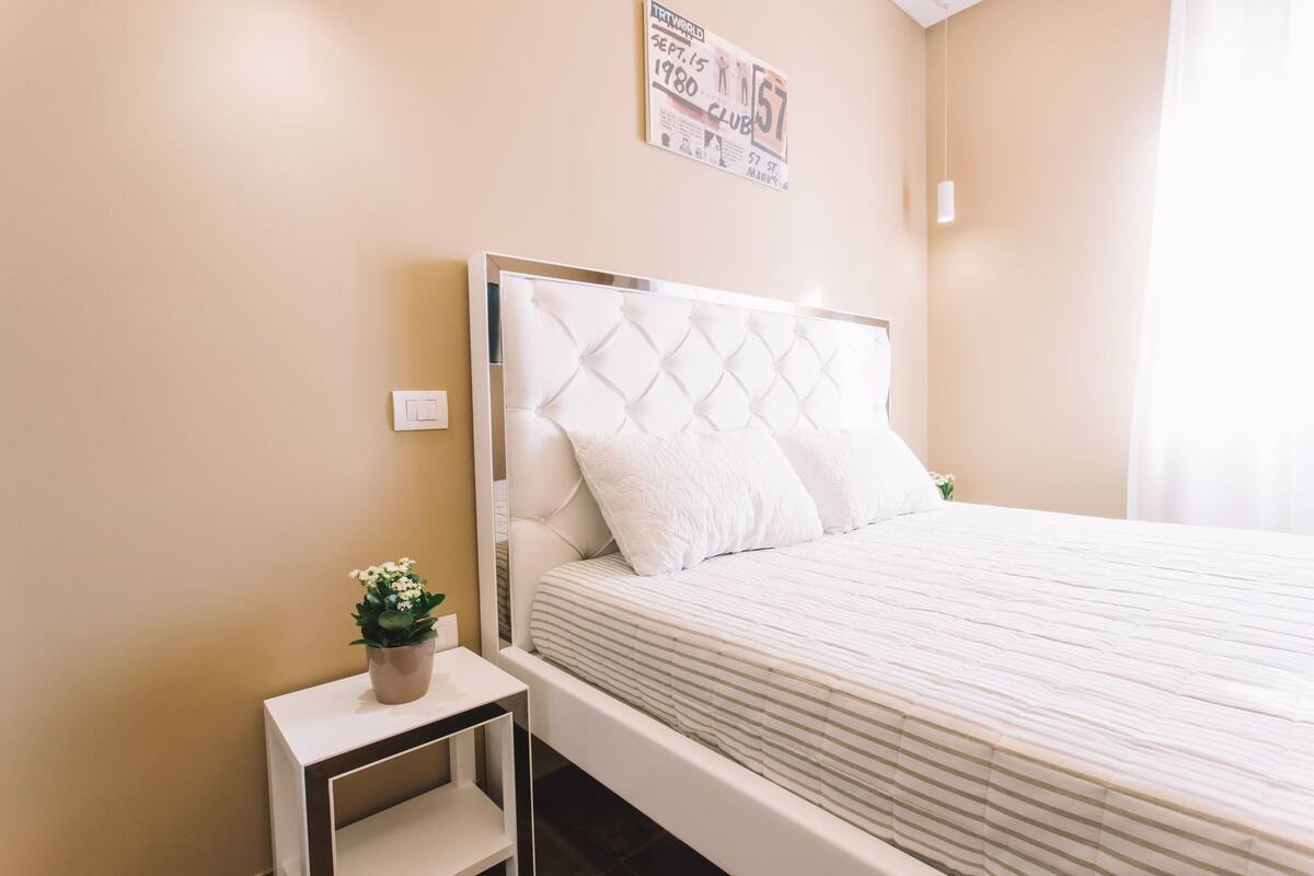 Double Room, Sea View | Minibar (some free items), in-room safe, desk, soundproofing