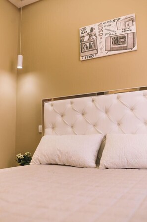 Double Room, Balcony | Free minibar items, in-room safe, desk, soundproofing - Club 57 Imperial Rooms (Cagliari)