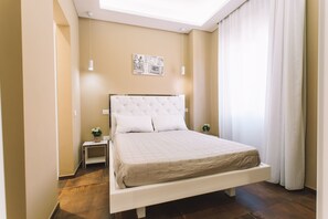 Mini-bar avec articles gratuits, coffres-forts dans les chambres, bureau