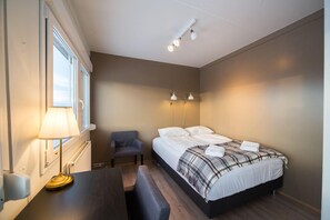 Mörkläggningsgardiner, gratis barnsängar, gratis wi-fi och sängkläder