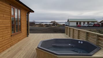 Cottage, 2 Bedrooms, Hot Tub | Private spa tub