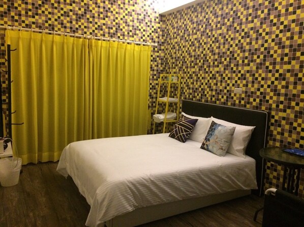 Comfort Double Room, 1 Double Bed | Individually decorated, individually furnished, desk, blackout drapes
