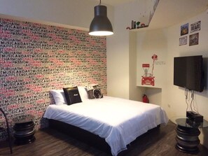 Comfort Double Room, 1 Double Bed | Individually decorated, individually furnished, desk, blackout drapes