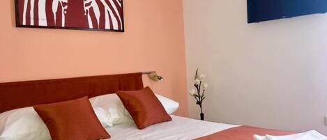 Family Room | Iron/ironing board, bed sheets