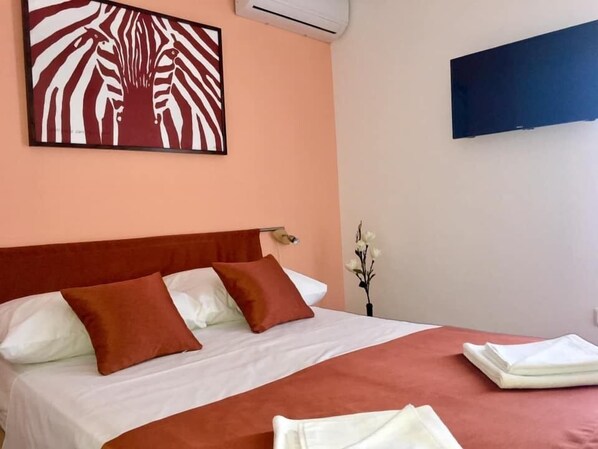 Family Room | Iron/ironing board, bed sheets