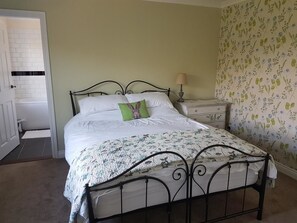 Deluxe-Suite, 1 Queen-Bett und Schlafsofa | Bügeleisen/Bügelbrett, kostenloses WLAN, Bettwäsche