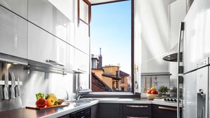Appartement, 3 chambres | Cuisine privée | Réfrigérateur grande capacité avec congélateur, un four
