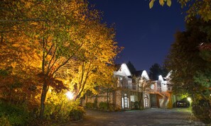 Fachada del alojamiento - Noche