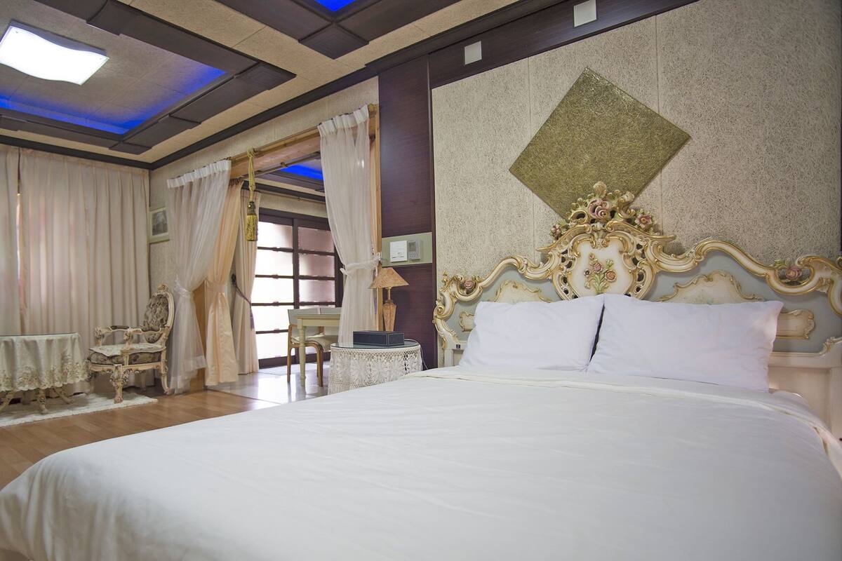 Luxury Room, Bathtub (25 PY, VIP) | WiFi (free)
