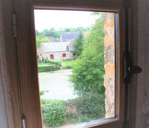 Signature Twin Room, 2 Single Beds (Pont Vue / Justins / Right) | View from room