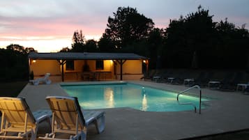 Outdoor pool, open 9:00 AM to 9:30 PM, pool umbrellas, pool loungers