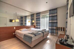 Comfort Double Room, 2 Single Beds, Partial Lake View | Iron/ironing board, bed sheets