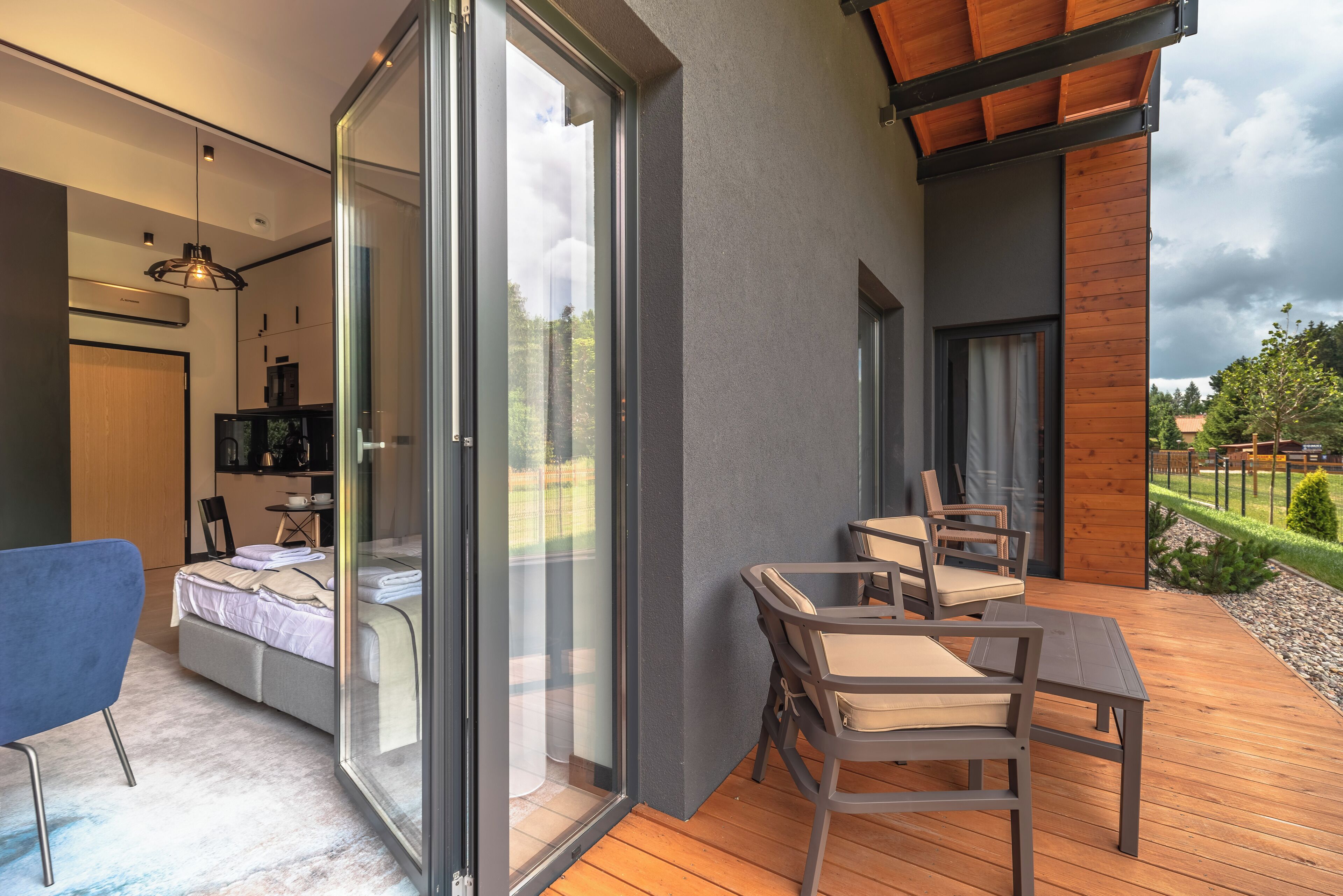 Minibar, iron/ironing board, bed sheets