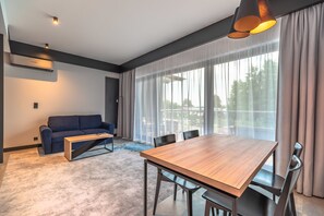 Superior Apartment, 2 Bedrooms, Non Smoking, Lake View | Living area | TV