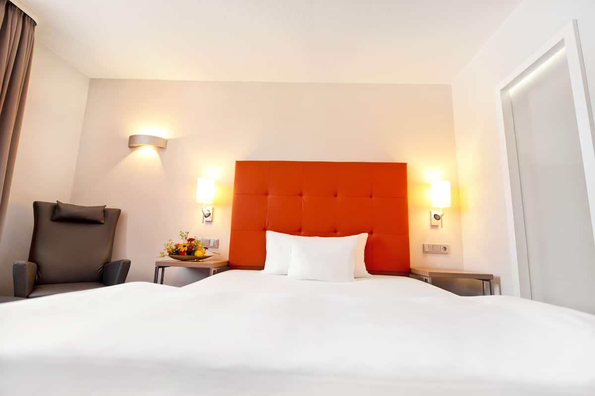 single room | desk, rollaway beds, free wifi, bed sheets