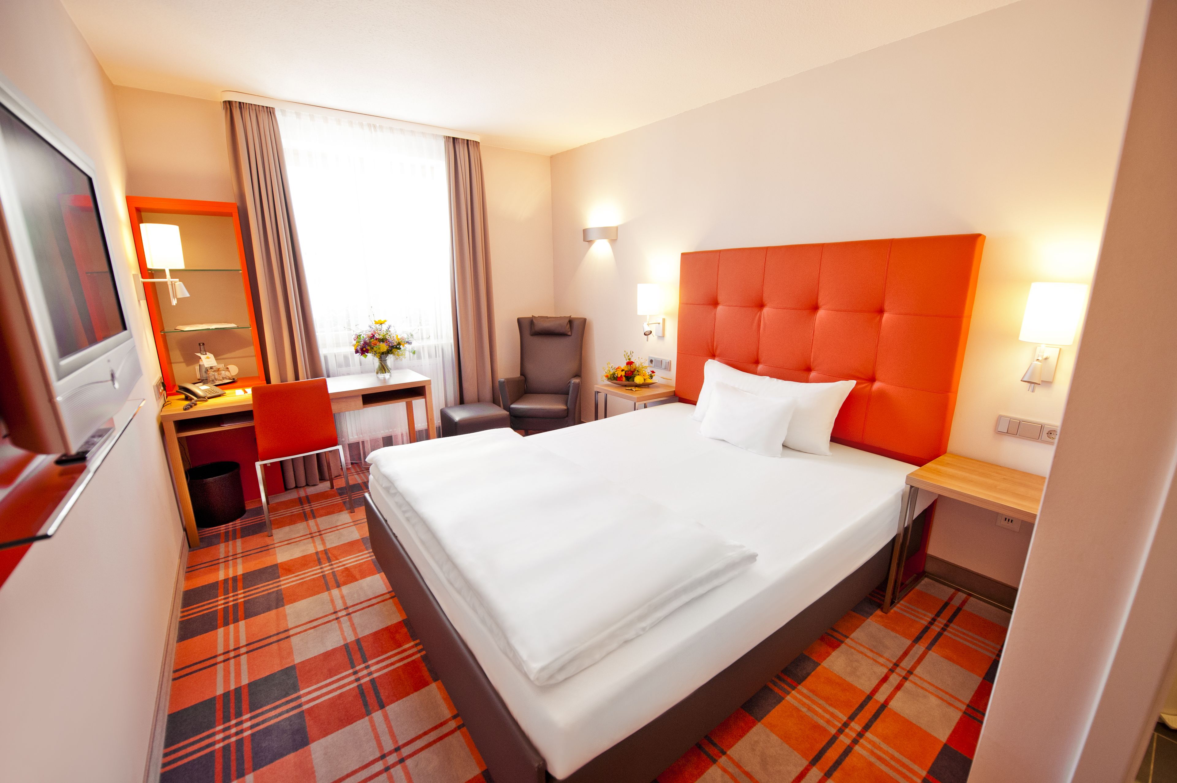 single room | desk, rollaway beds, free wifi, bed sheets