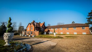Exterior - Gray Manor Hotel (Salisbury)