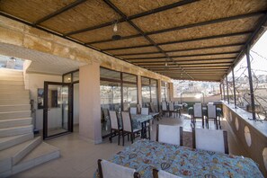 Terrace/patio - Kamelya Cave Hostel - Adults Only (Nevsehir)