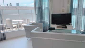 Family Room, 1 Bedroom, Non Smoking, City View | 1 bedroom, desk, soundproofing, free WiFi