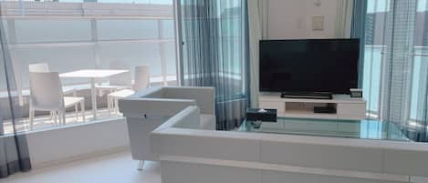 Family Room, 1 Bedroom, Non Smoking, City View