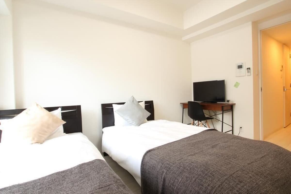 Twin Room | 1 bedroom, desk, soundproofing, free WiFi